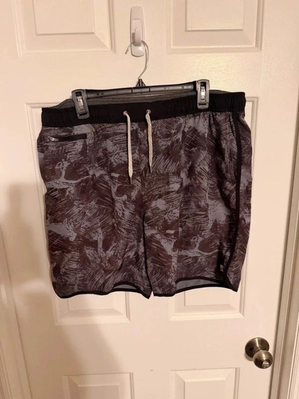 Vuori Banks Mens Short